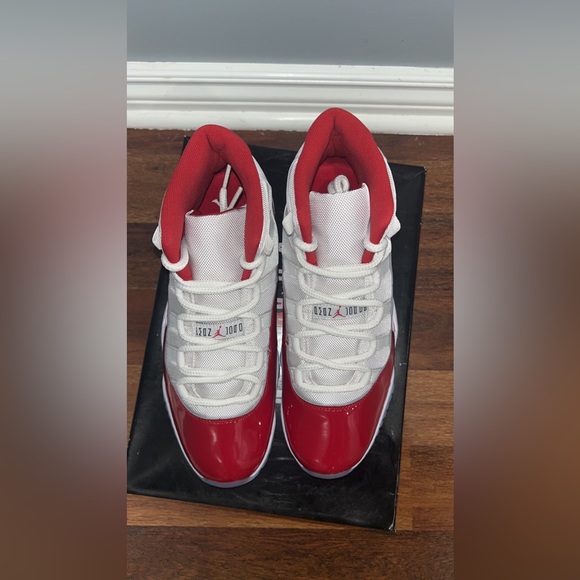 2022 Air Jordan 11 Retro "Cherry" - Picture 5 of 7
